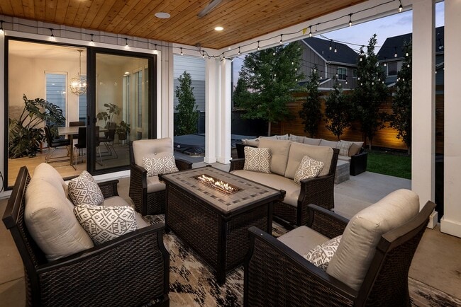 Building Photo - 6 Bedroom 5.5 Bathroom Single Family Home ...