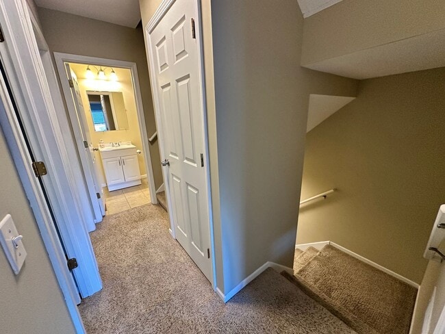 Building Photo - Updated 5-BR, 2-BA Apartment by the U of M Available!