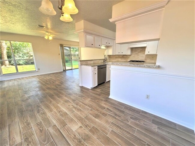 Building Photo - 915 Valley Ranch Dr