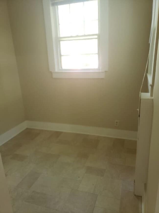 Building Photo - 3 br, 1 bath House - 4678 O'Hear Avenue
