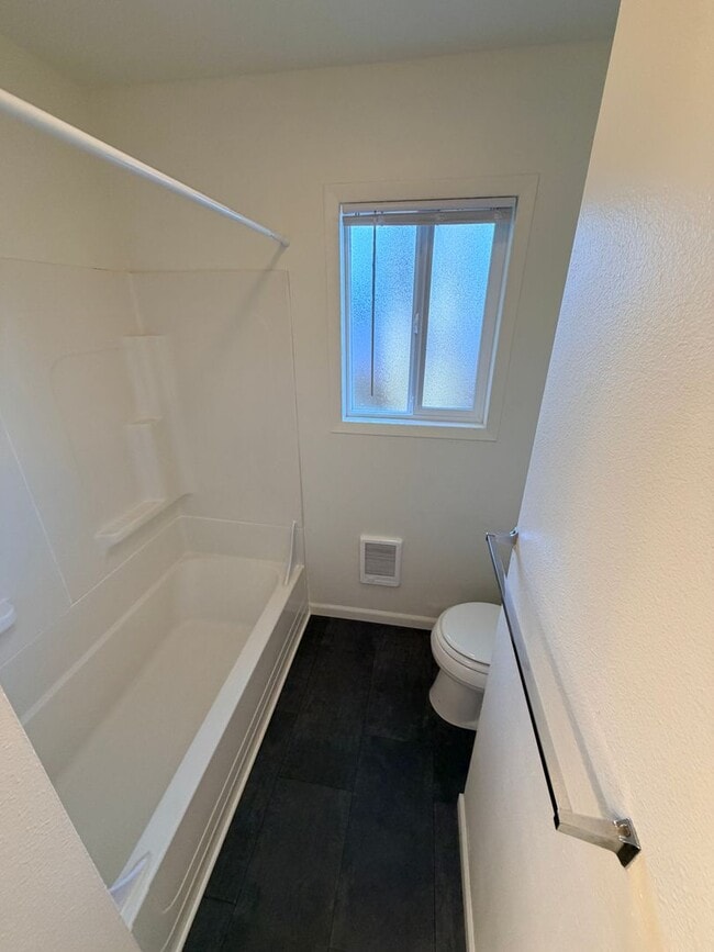 Building Photo - Two Bedroom Duplex With Full Size Basement