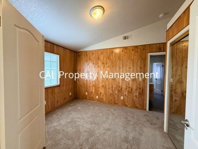 Building Photo - Rare 4 bedroom 2 bath rental in Pine Meadow Estates King City!