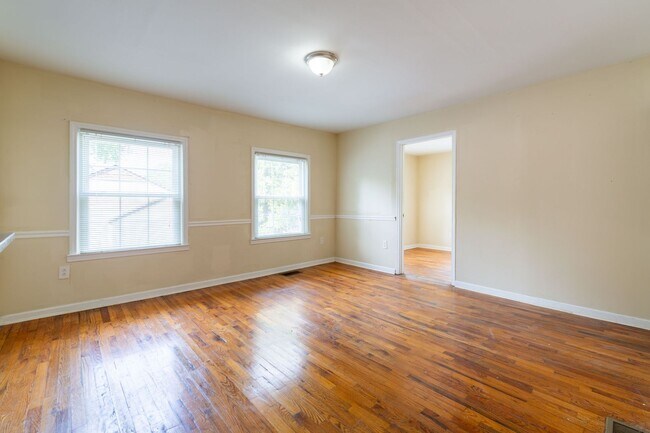 Building Photo - 4-Bedroom Rental in Prime Hapeville Location
