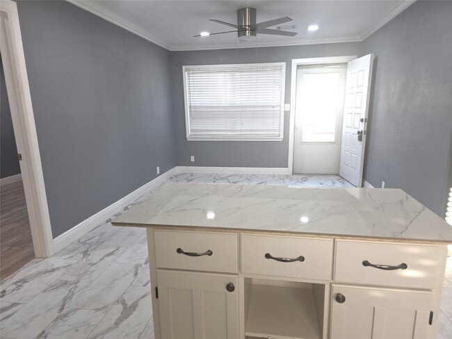 Building Photo - 9330 Chesterfield Dr