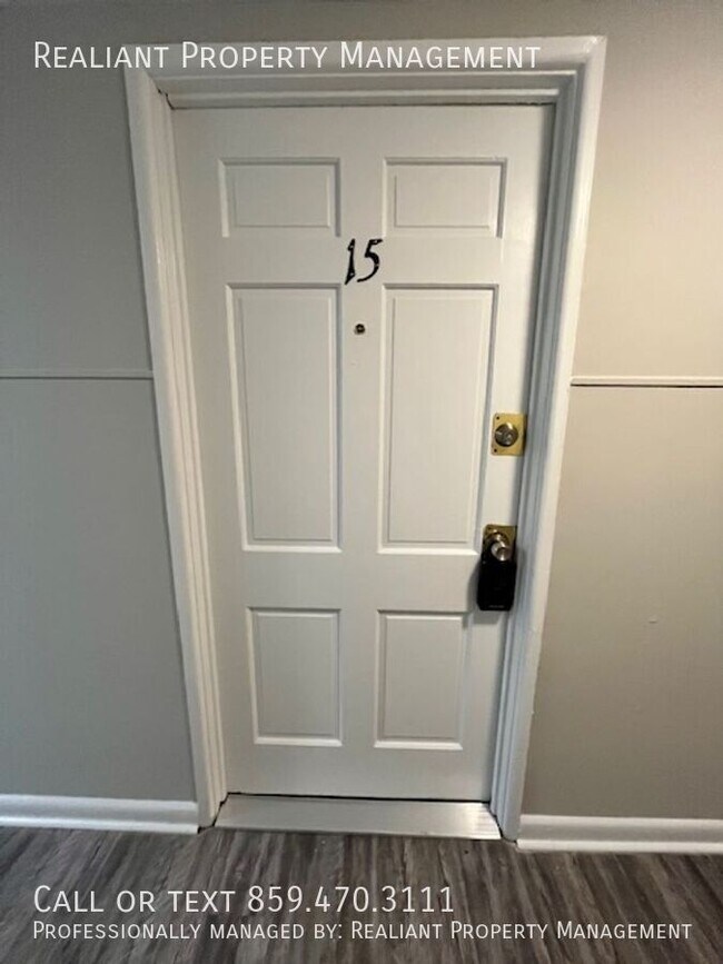 Building Photo - 2082 Fairmont Ct