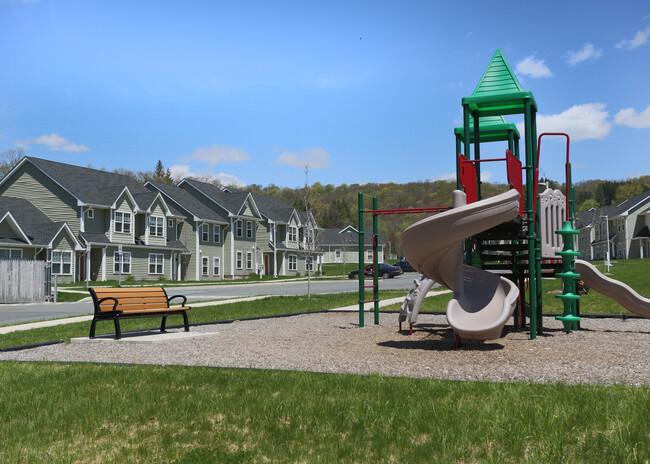 Building Photo - Hemlock Ridge Apartments