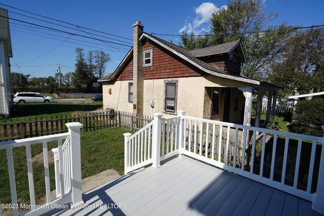 Building Photo - 111 Main St