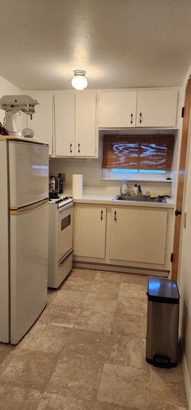 Building Photo - 631 Lafayette Dr NE