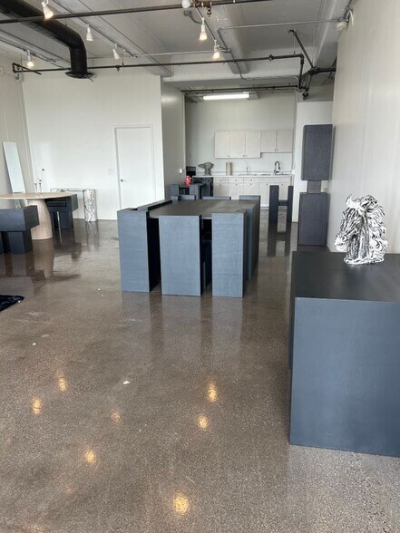Building Photo - 2404 Wilshire Blvd