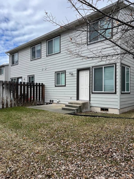 Building Photo - 1978 Greatview Dr