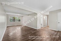 Building Photo - 352 Coldbrook St NE