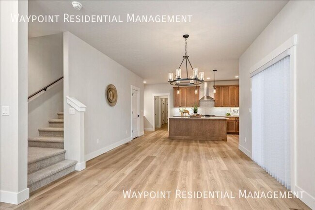 Building Photo - 1704 E Cutgrass Ln