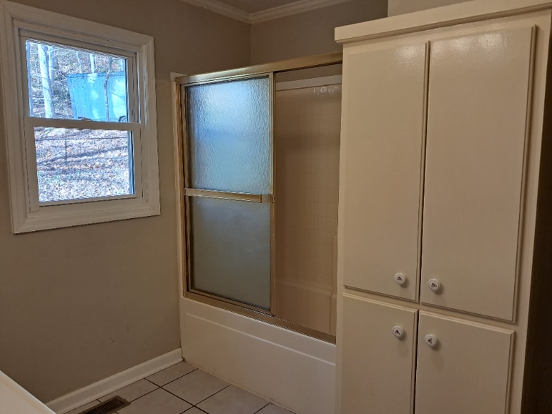 Building Photo - 6312 Lake Rd