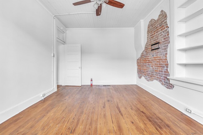 Building Photo - 2553 Broad Ave