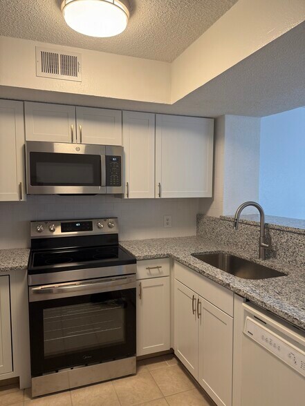 Oversized stainless sink with stainless appliances. - 2301 Basil Dr