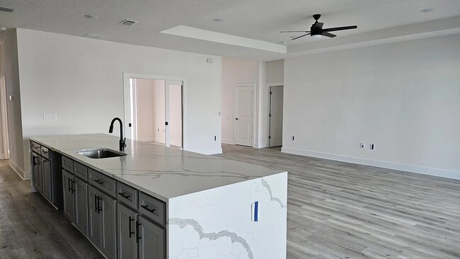 Building Photo - 14118 Fort Myers Ave