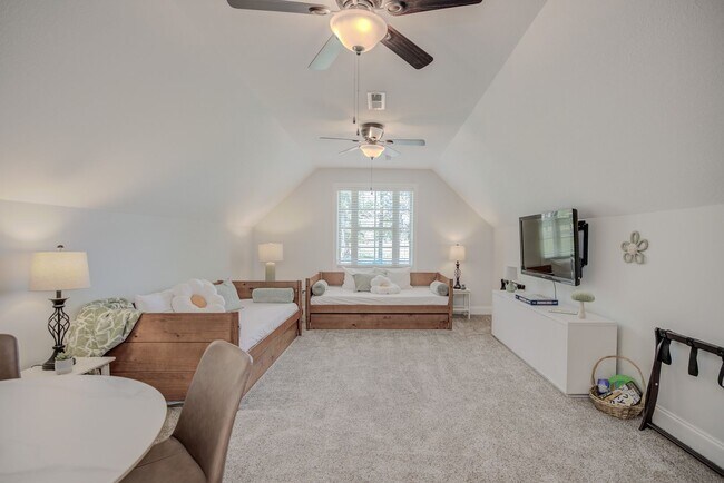 Building Photo - Fully Furnished, Short Term Rental, 1 Mont...