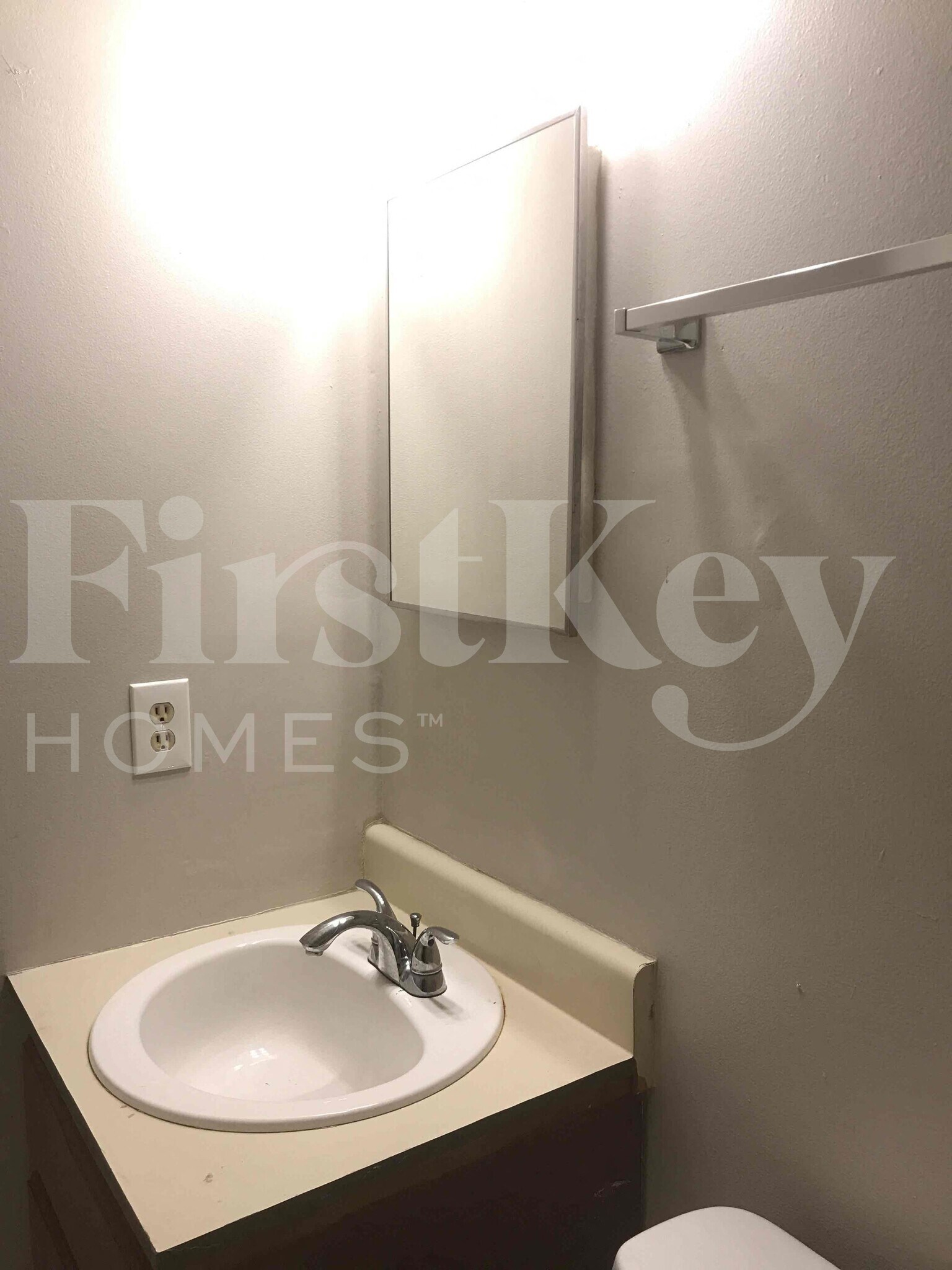 Building Photo - 4804 Oriole Dr