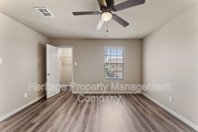 Building Photo - 5819 Providence Oak