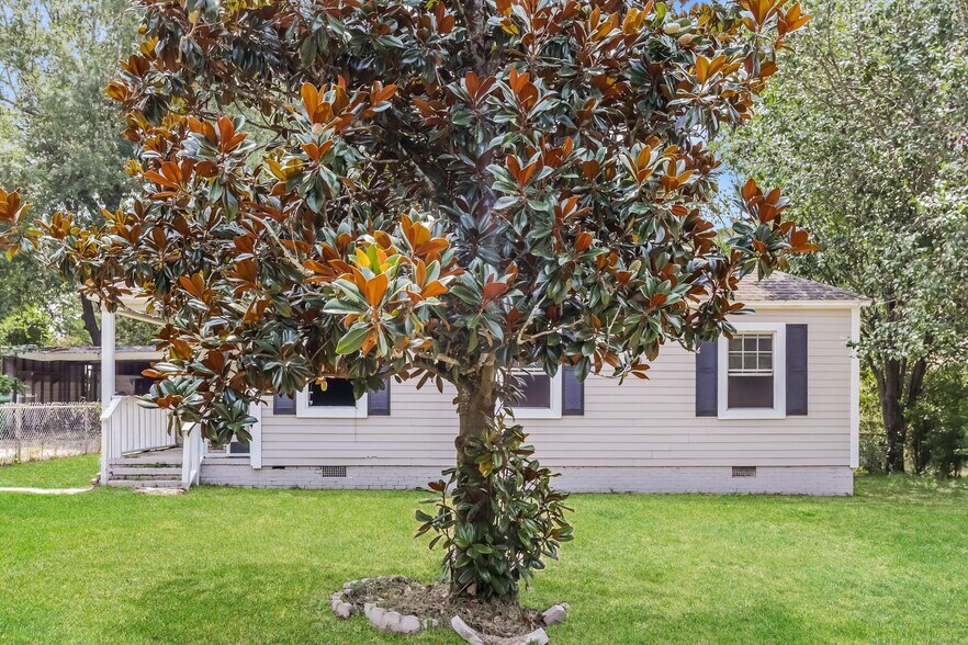 Building Photo - 912 54th St