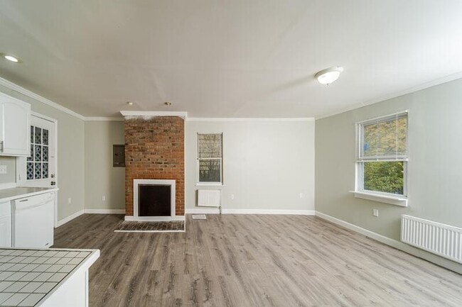 Building Photo - 20 Vandenburgh Ave