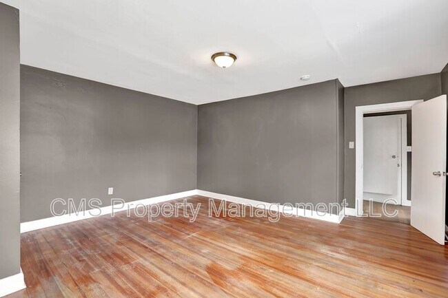 Building Photo - 44 Dover Ave