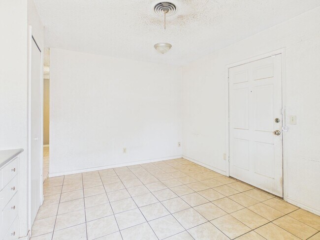 Building Photo - 5315 Allen St