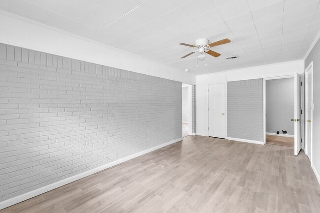 Building Photo - 3105 Scovel Ave