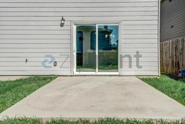 Building Photo - Unit