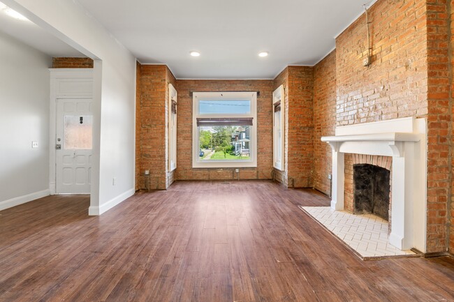 Building Photo - 307 Taylor Ave