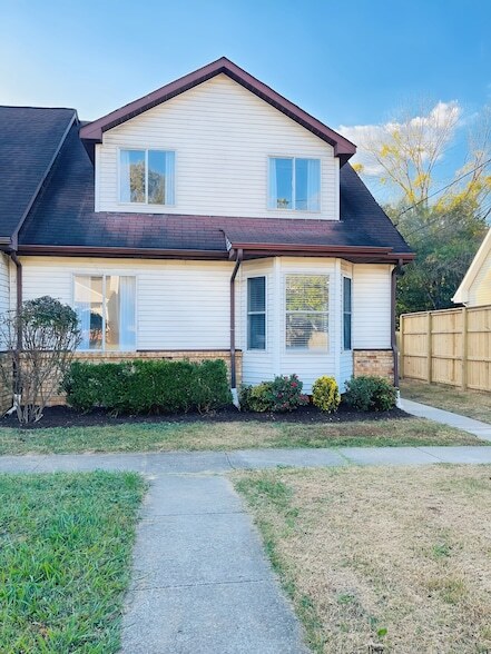 Building Photo - 3249 Lakeford Dr