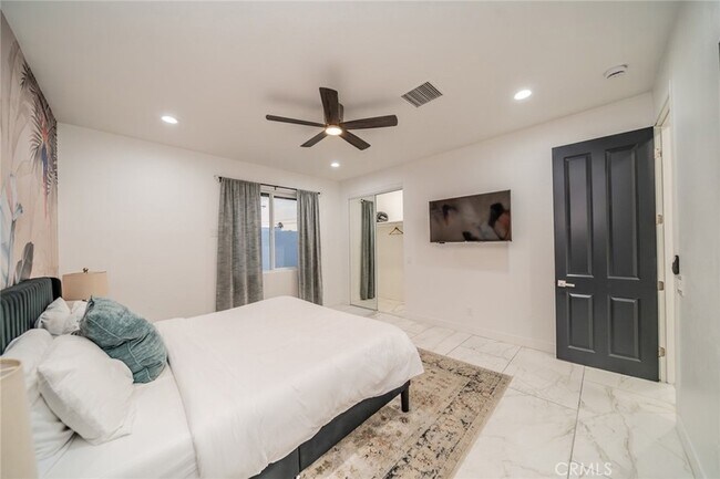Building Photo - 2932 N Sunrise Way