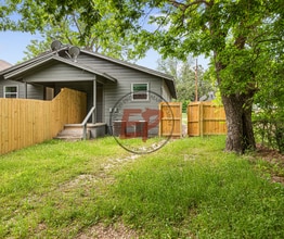 Building Photo - 1920 Lyle Ave