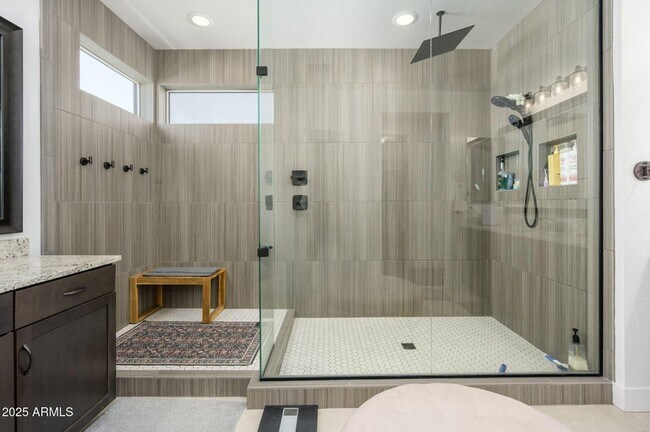 Building Photo - 1221 E Paseo Way