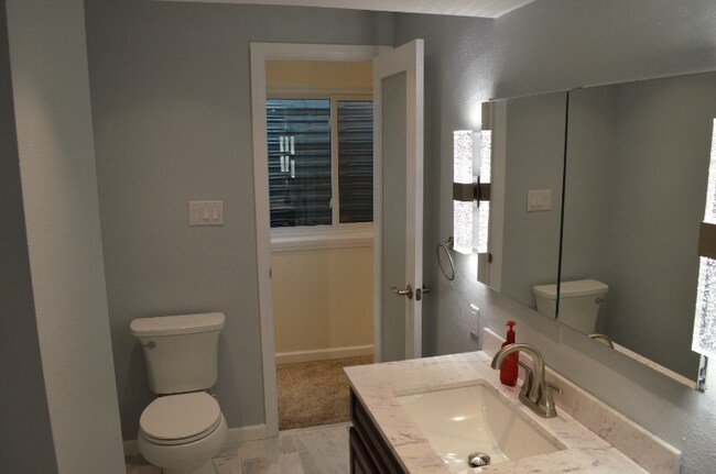 Building Photo - 11332 Benton Ct