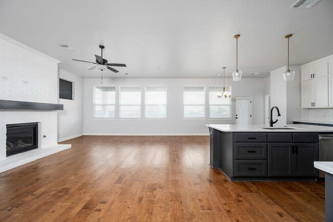 Building Photo - 800 Firefork Ave