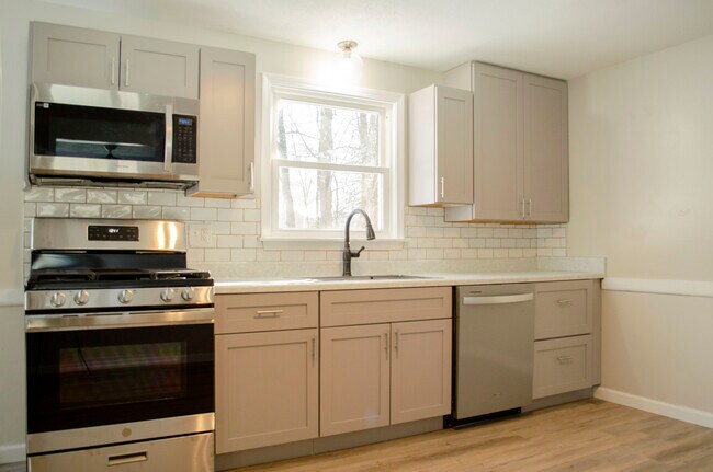 Kitchen - 110 Range Hill Dr