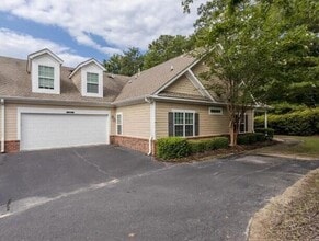 Building Photo - 2002 Amberley Dr