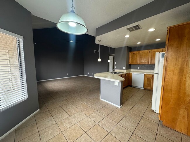 Building Photo - 11666 N 28th Dr