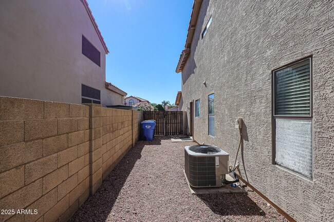 Building Photo - 4432 E Anderson Dr