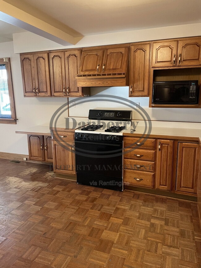 Building Photo - 606 South St