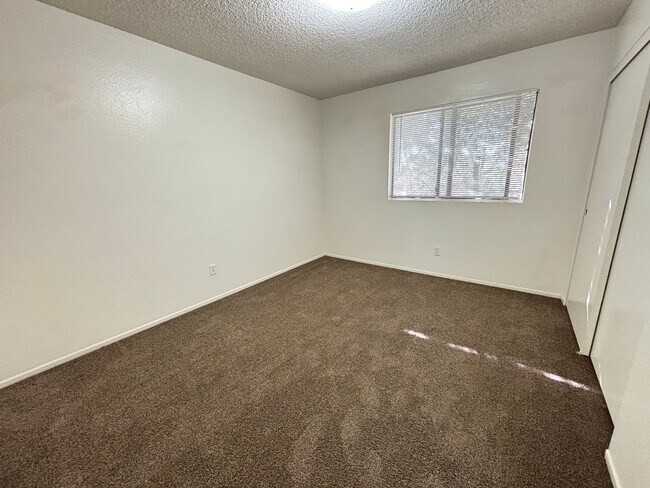 Building Photo - West Lancaster Apartment