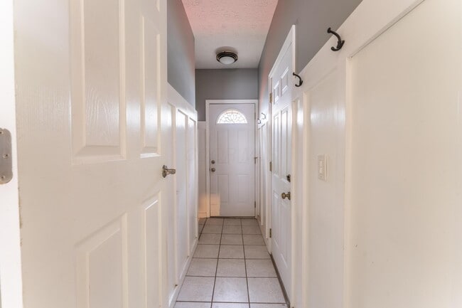 Building Photo - 4951 Hidden View Ct
