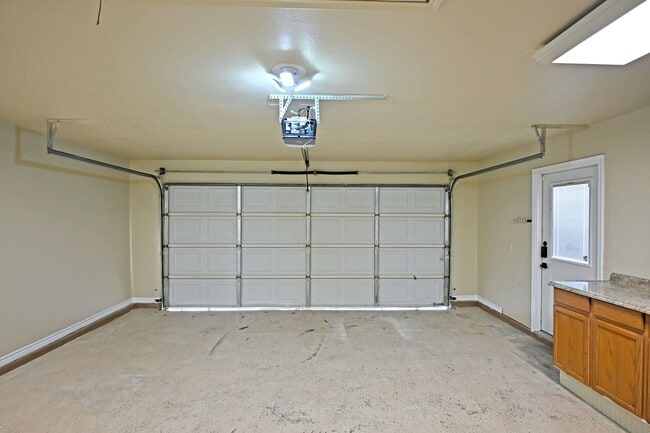 Building Photo - 2223 Sun Chase Blvd