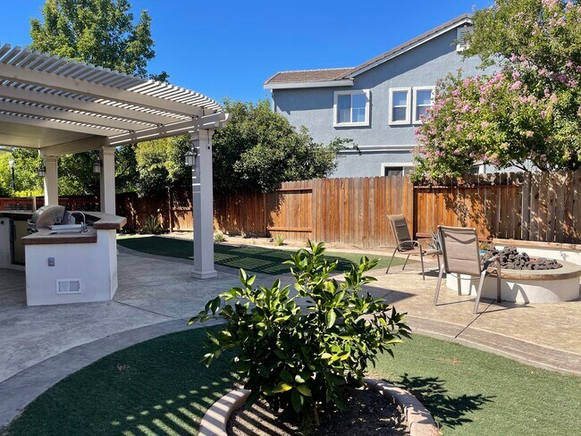 Building Photo - 171 Vista Cove Cir