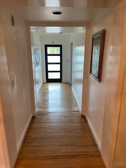 Building Photo - 3725 SW 60th Ct