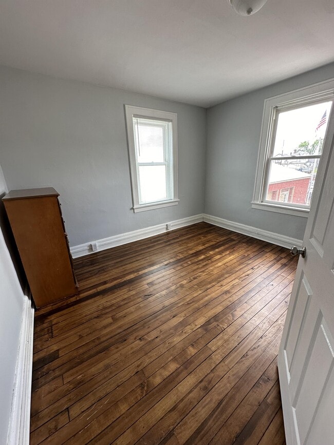 Building Photo - 906 Gompers Ave