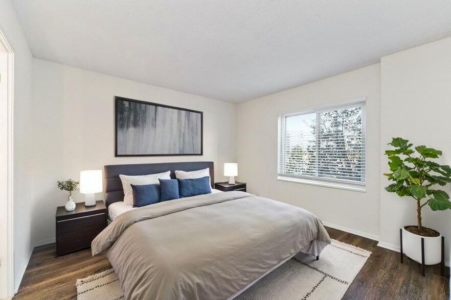 Building Photo - 8360 Greensboro Dr