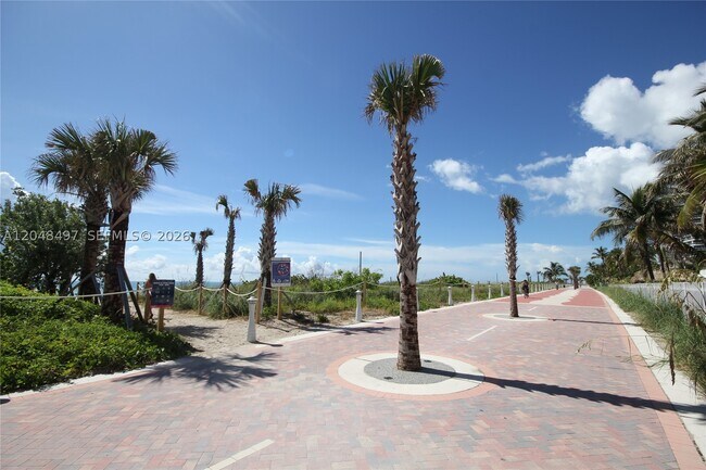 Building Photo - 5161 Collins Ave