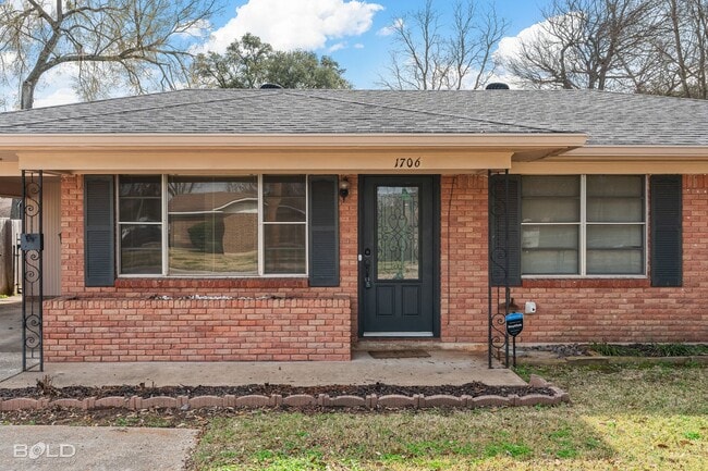 Building Photo - 1706 Shady Grove Dr